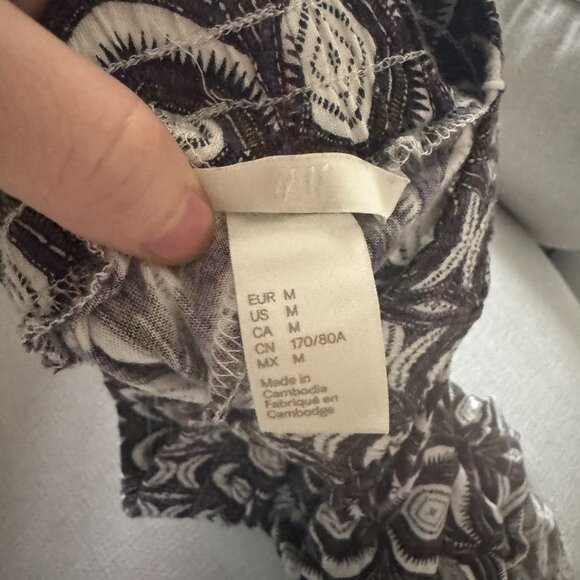 H&M Black and White printed shorts Size 6 - Picture 4 of 6